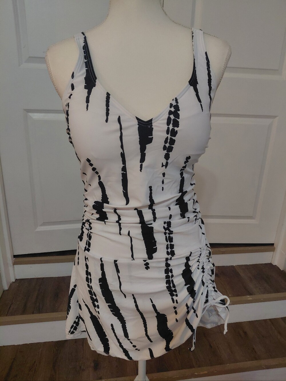 B2prity Womens One Piece Tummy Control Ruched V Neck Swimsuit NWT Sz Large